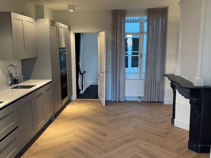 Kitchen, oak herringbone parquet, plastering and paintwork, Amsterdam